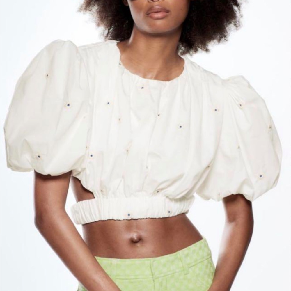 🛍Bundle sale🛍Zara White Crop Top with Chic Design xs